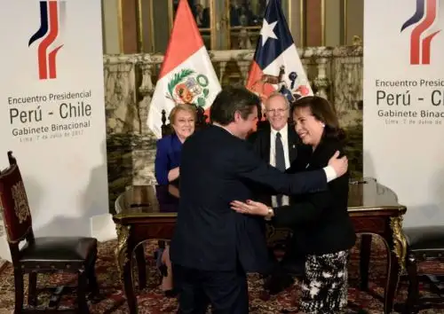 La ministra del Ambiente del Perú, Elsa Galarza Contreras, y el ministro del Medio Ambiente de Chile, Marcelo Mena Carrasco, suscribieron un Acuerdo Interinstitucional para el desarrollo de acciones en gobernanza, manejo y conservación de los sistemas nacionales de áreas protegidas marino costeras.