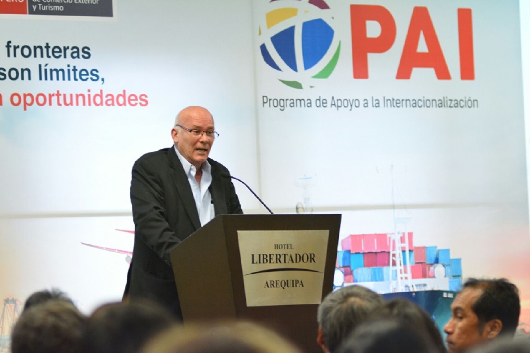 Ministro de Comercio Exterior y Turismo, Eduardo Ferreyros lanza en Arequipa primer fondo concursable para la mipyme. Foto: Cortesía Mincetur.