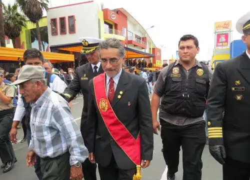 El Pleno del Jurado Nacional de Elecciones (JNE) declaró la vacancia del gobernador regional de Áncash, Waldo Enrique Ríos Salcedo, retirándole definitivamente la credencial que se le otorgó en el cargo, y ratificó en su reemplazo al consejero Luis Fernando Gamarra Alor, quien ya desempeña el cargo en forma provisional. ANDINA