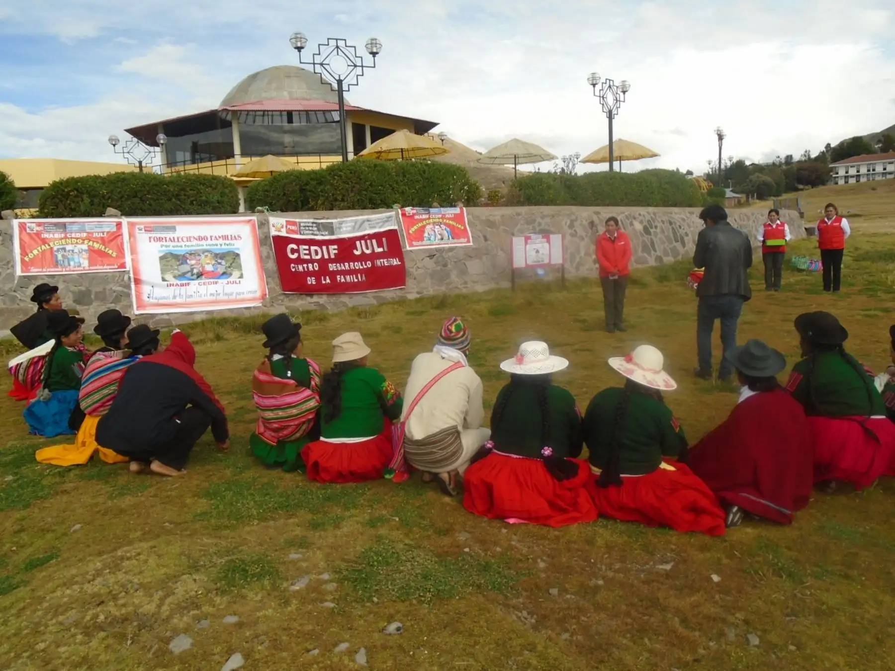 Inabif desarrolla en Puno cursos sobre fortalecimiento familiar en aimara.