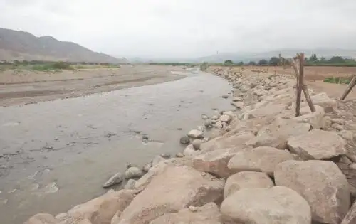Un total de 130.1 millones de soles serán invertidos en las labores de descolmatación y encauzamiento de los ríos Chicama y Virú, en la región La Libertad, los cuales se desbordaron a consecuencia de El Niño Costero y destruyeron cientos de hectáreas de cultivo e inundaron las poblaciones aledañas.