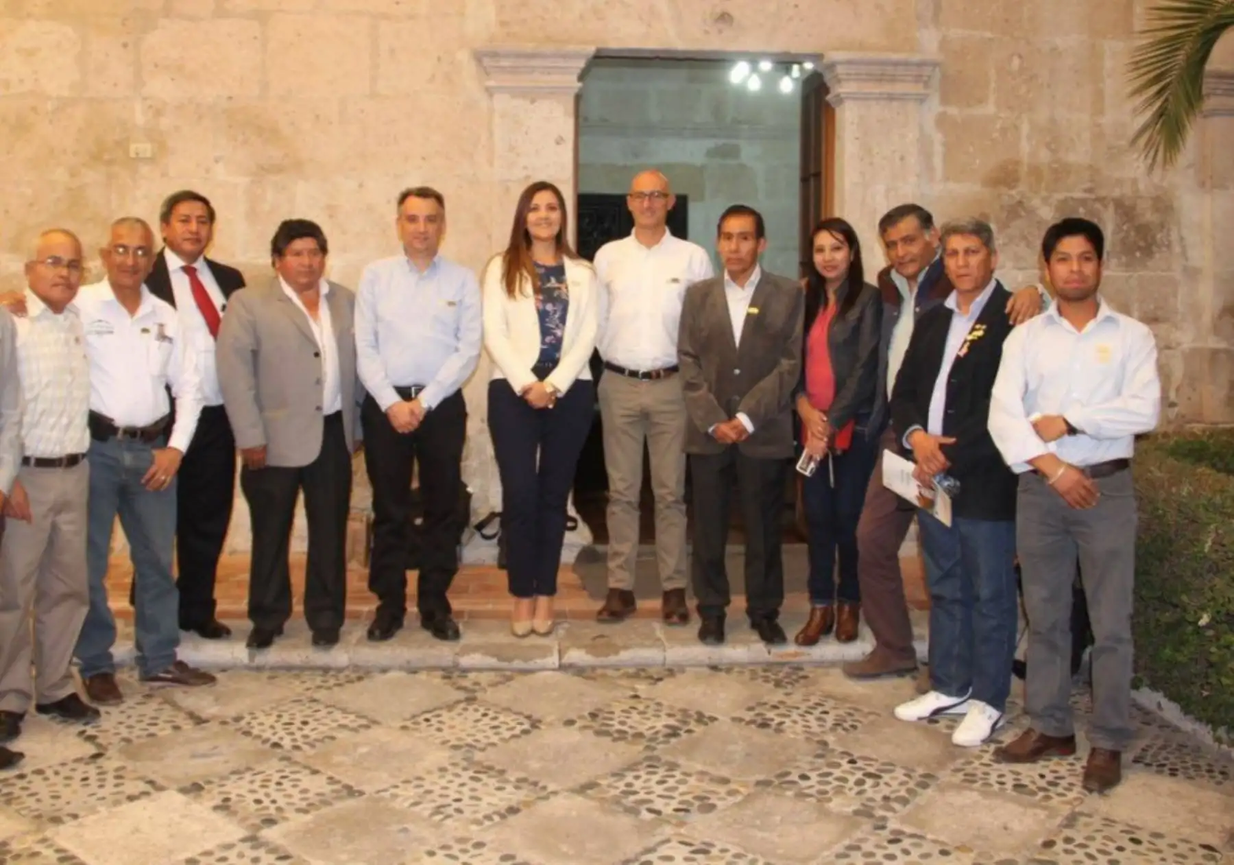 El Gobierno Regional de Arequipa espera cumplir con los requisitos para lograr que los valles del Colca y de los Volcanes sean reconocidos por la Unesco como el primer geoparque del Perú y por ello brinda todas las facilidades a la misión de expertos que se encuentra en la región para evaluar ambos lugares.