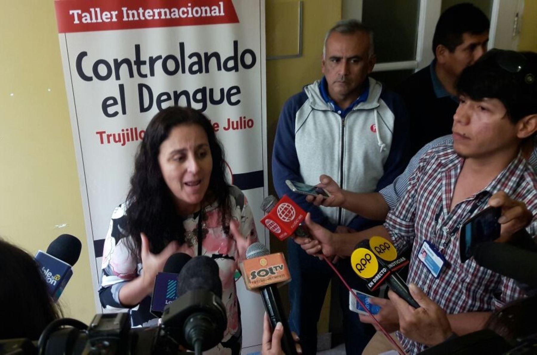 Ministra de Salud, Patricia García, afirmó que disminuyen los casos de dengue en el país. ANDINA/Luis Puell