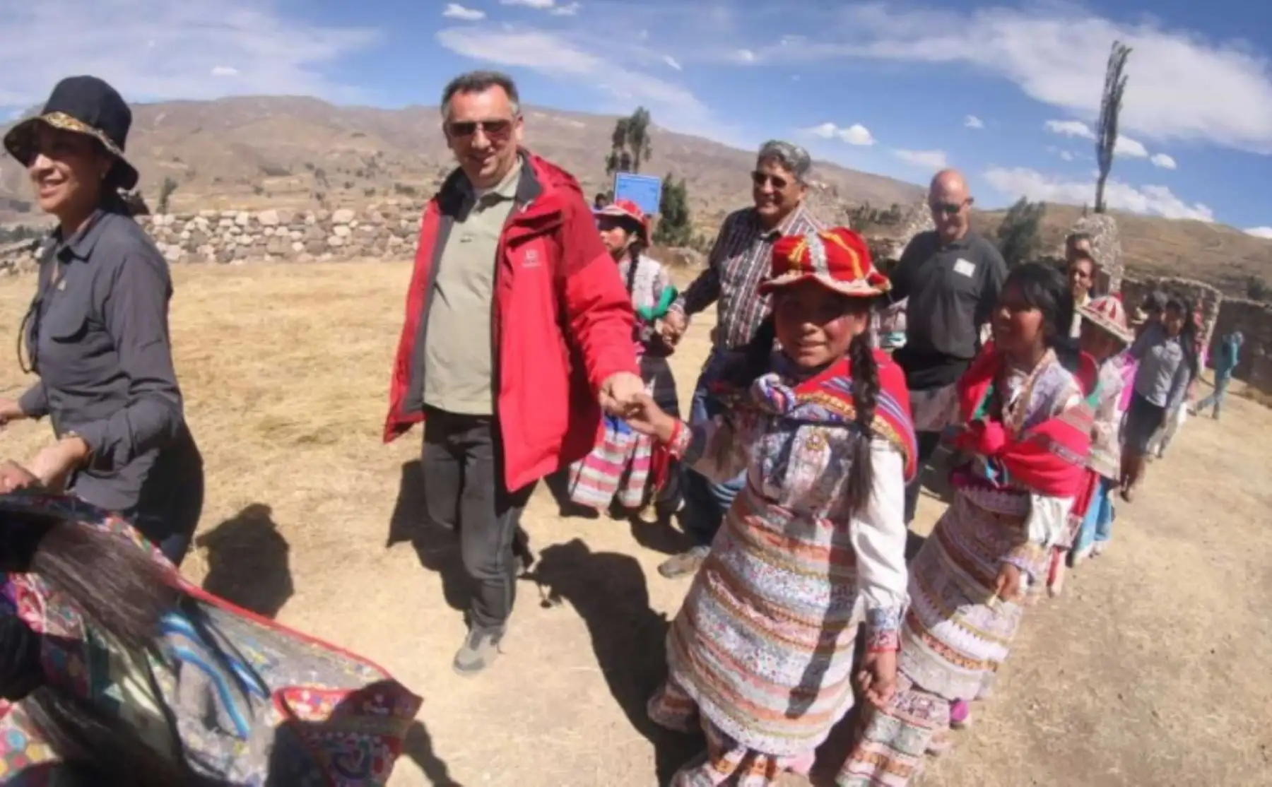 Después de tres días de recorrer el Valle de los Volcanes, ubicado en la provincia de Castilla y el Cañón del Colca, en la provincia de Caylloma, los evaluadores Ilias Valiakos y Maurizio Burlando, comprobaron la riqueza geológica, natural, cultural y turística de la zona, en la que se sustenta la solicitud de declaración como geoparque.