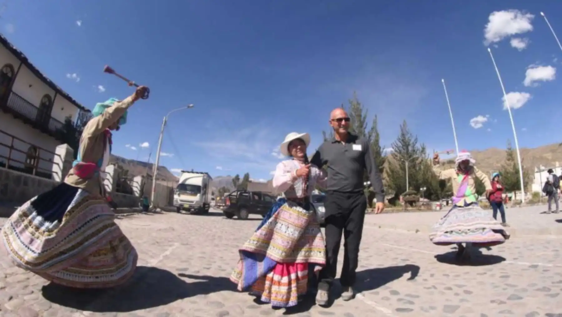 Después de tres días de recorrer el Valle de los Volcanes, ubicado en la provincia de Castilla y el Cañón del Colca, en la provincia de Caylloma, los evaluadores Ilias Valiakos y Maurizio Burlando, comprobaron la riqueza geológica, natural, cultural y turística de la zona, en la que se sustenta la solicitud de declaración como geoparque.
