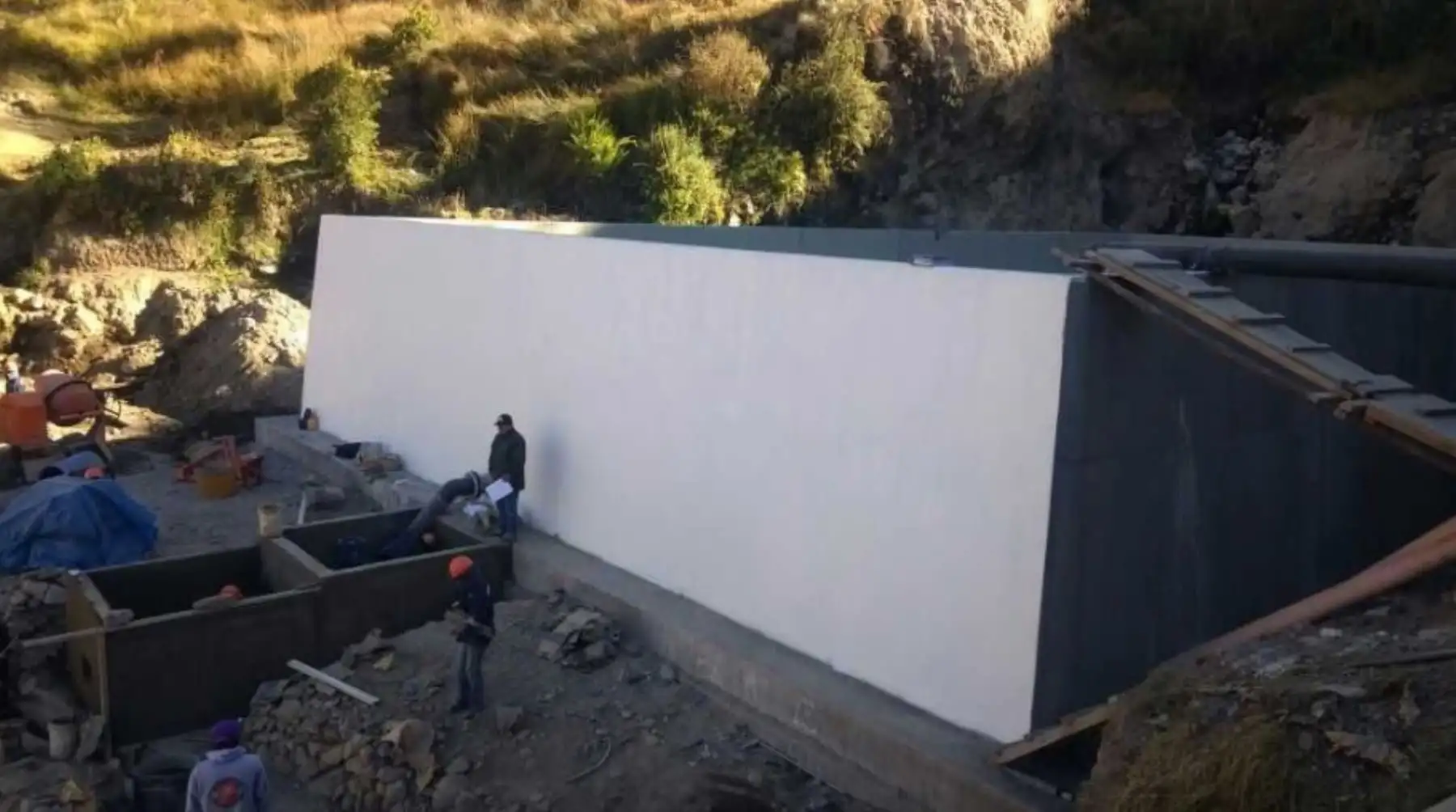 El Ministerio de Agricultura y Riego (Minagri), a través de la Dirección Zonal Moquegua de Agro Rural, instaló 2 importantes reservorios que aseguran 3,900 metros cúbicos de agua para la siembra de cultivos andinos y de frutas en la provincia de Mariscal Nieto.