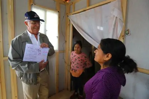El Presidente, Pedro Pablo Kuczynski, entrega módulos de vivienda e inspecciona la rehabilitación en la Quebrada San Idelfonso, una de las zonas más afectadas por los desastres naturales en la región La Libertad . Foto: ANDINA/ Prensa Presidencia