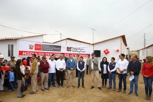 El Presidente, Pedro Pablo Kuczynski, entrega módulos de vivienda e inspecciona la rehabilitación en la Quebrada San Idelfonso, una de las zonas más afectadas por los desastres naturales en la región La Libertad . Foto: ANDINA/ Prensa Presidencia