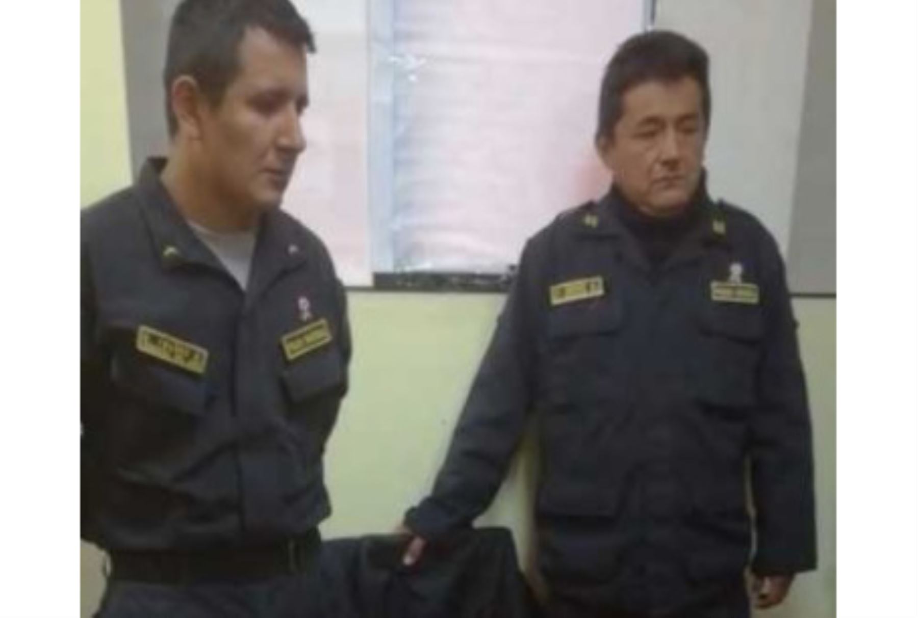 Dos suboficiales de la Policía Nacional del Perú fueron detenidos por agentes de la División de la Policía Anticorrupción de Trujillo, luego que cobraran una coima de 170 soles a un ciudadano en la comisaría de Huamachuco, provincia de Sánchez Carrión, región La Libertad.