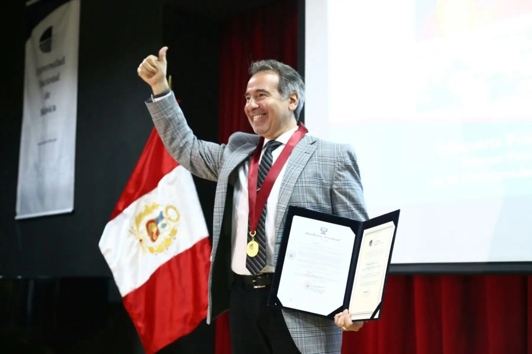 Universidad Nacional de Música distingue a Francesco Petrozzi como profesor honorario. Foto: Difusión.