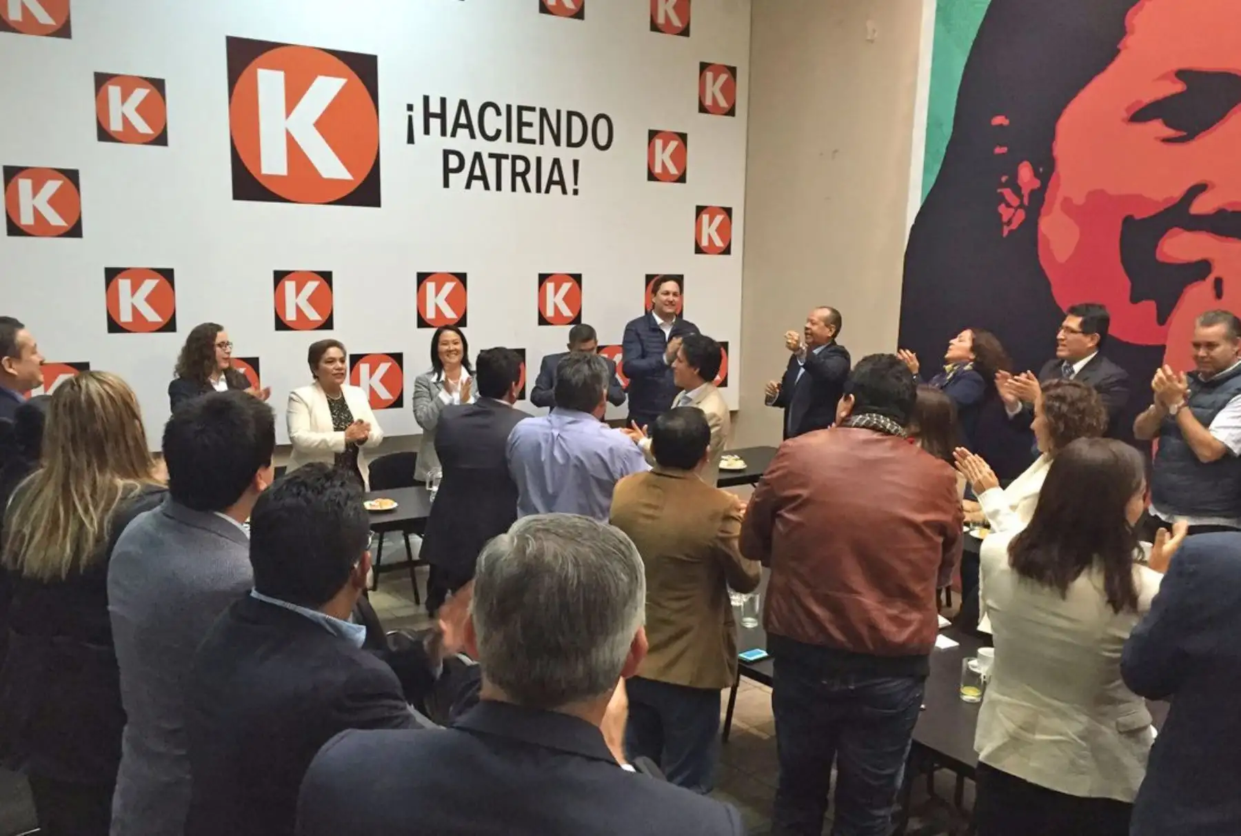 Bancada de Fuerza Popular se reúne para elegir lista a la Mesa Directiva. Foto: Fuerza Popular.
