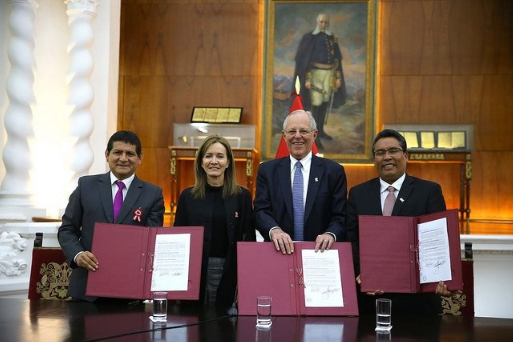 Minedu firma convenio con regiones Junín y Huánuco para contar con Institutos Superiores Tecnológicos de Excelencia.