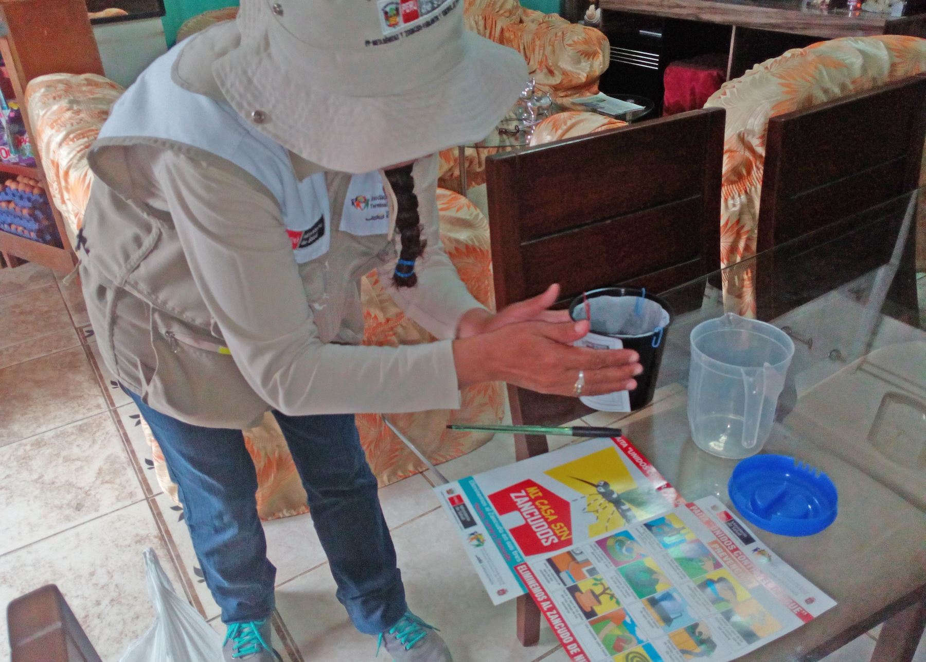Personal del Minsa instala ovitrampas en provincia piurana de Paita para combatir el dengue. ANDINA