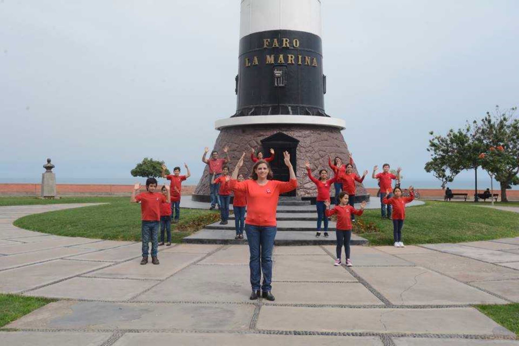 Himno Nacional en lenguaje de señas componen niños de Miraflores gracias a comuna.