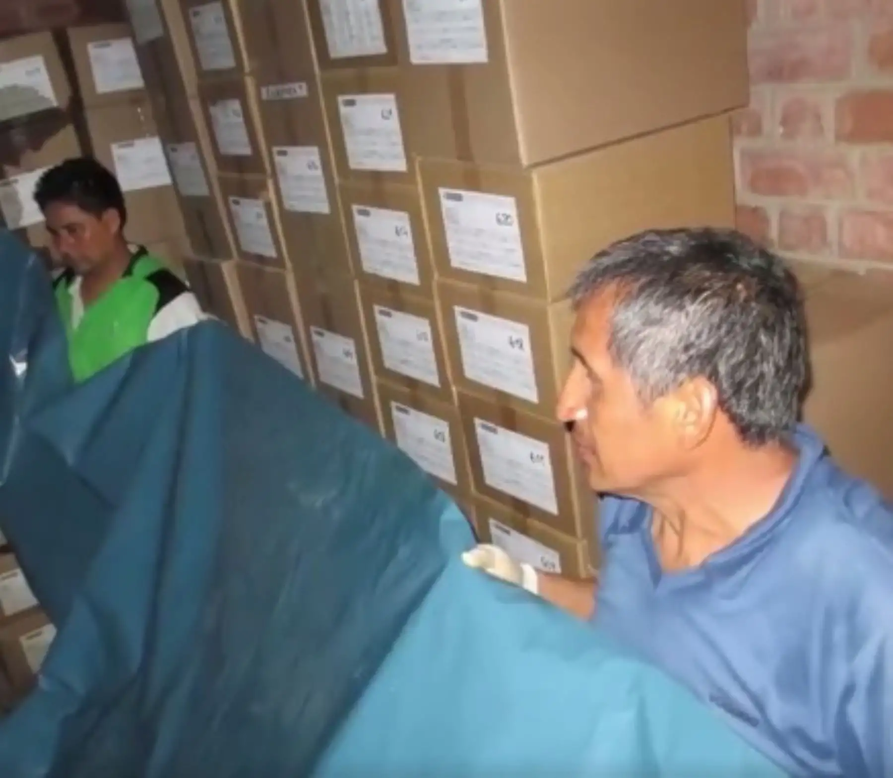 Luis Burgos, director del museo regional Max Uhle de Casma, quien defendió la integridad de este recinto cultural con valentía frente a la fuerza de las intensas lluvias.