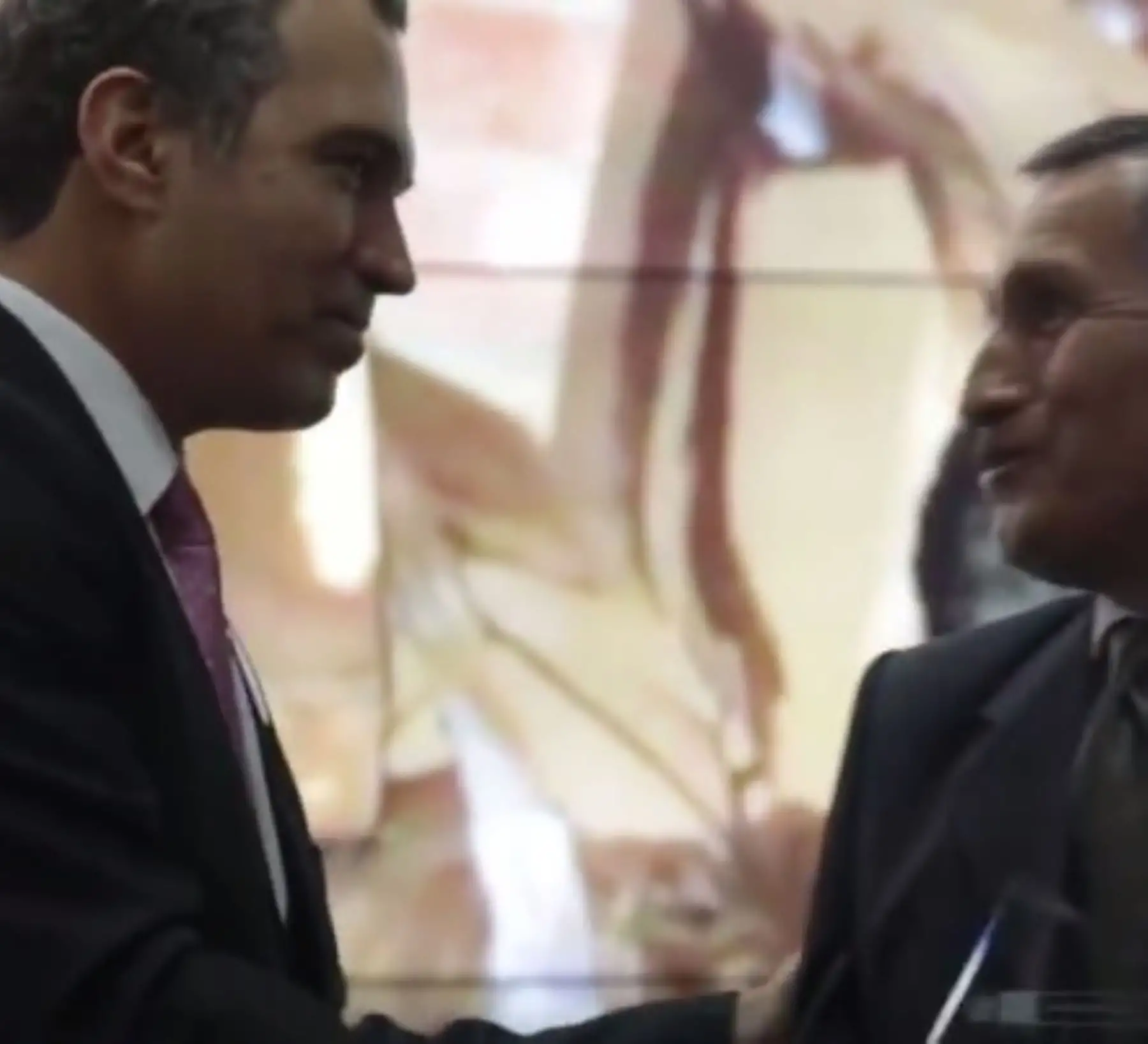 Ministro de Cultura, Salvador del Solar, reconoce públicamente a Luis Burgos, director del museo regional Max Uhle de Casma, quien defendió la integridad de este recinto cultural con valentía frente a la fuerza de las intensas lluvias.