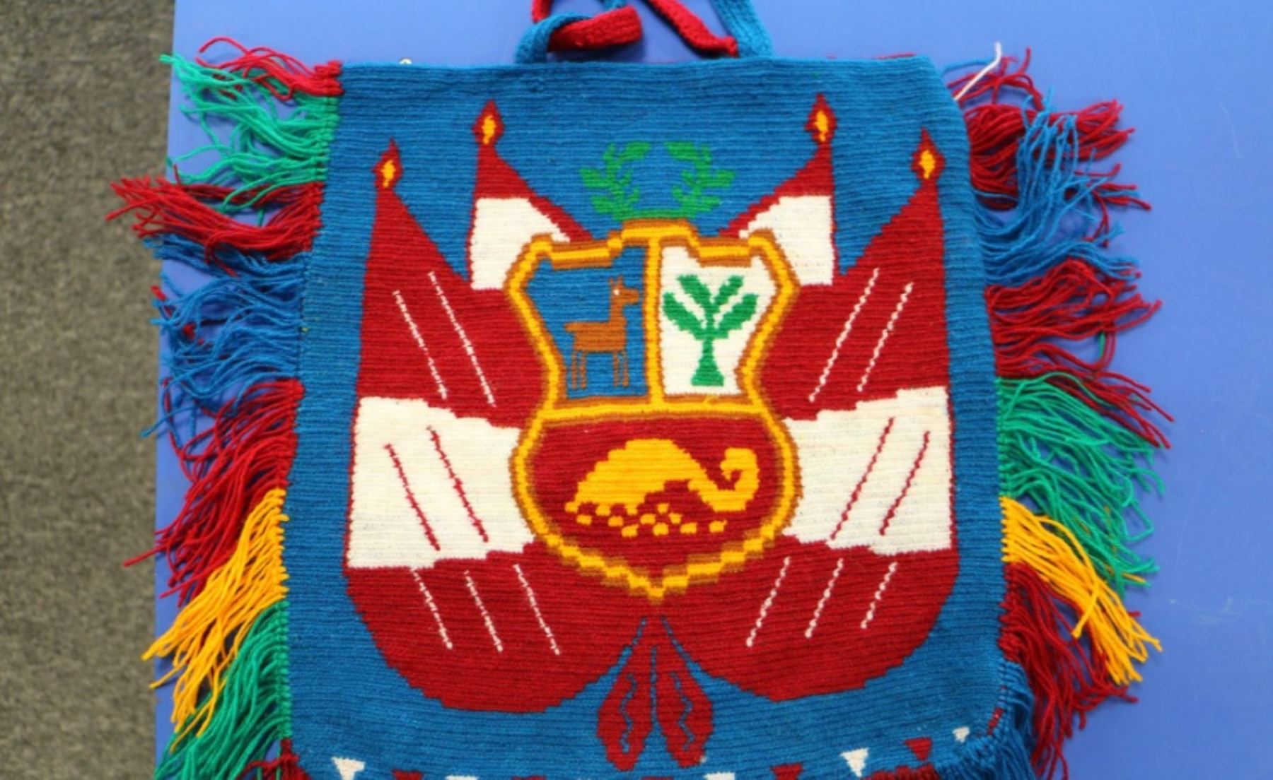 “Ruraq Maki: Hecho a Mano”, la feria artesanal más importante del Perú que este año reúne en la sala Kuélap a 130 colectivos de maestros artesanos en una exposición venta de su arte popular y tradicional.