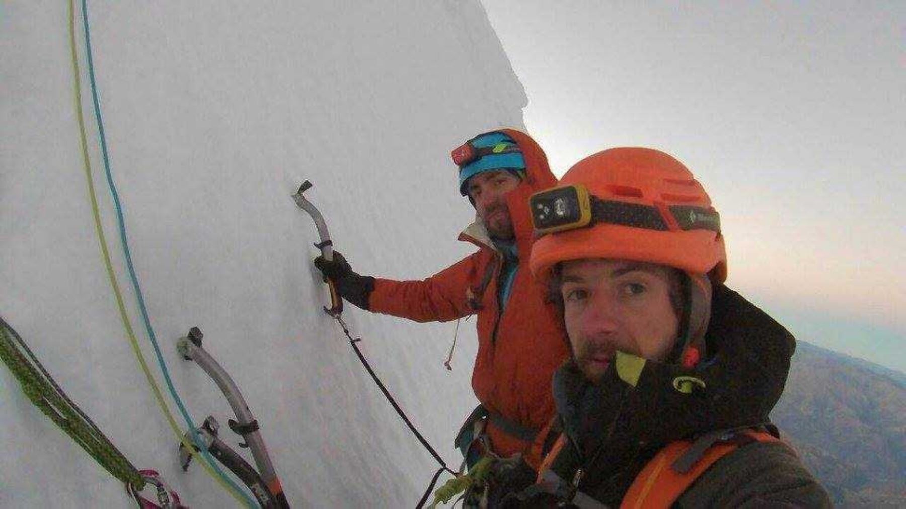 Sigue la búsqueda de montañistas chilenos Cristóbal Bizzarri Lyon  (23) y Gabriel Navarrete (32), y uno ruso.