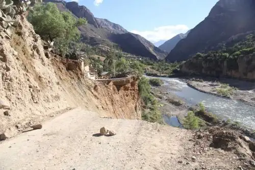 Filtraciones de agua, habría provocado la emergencia.