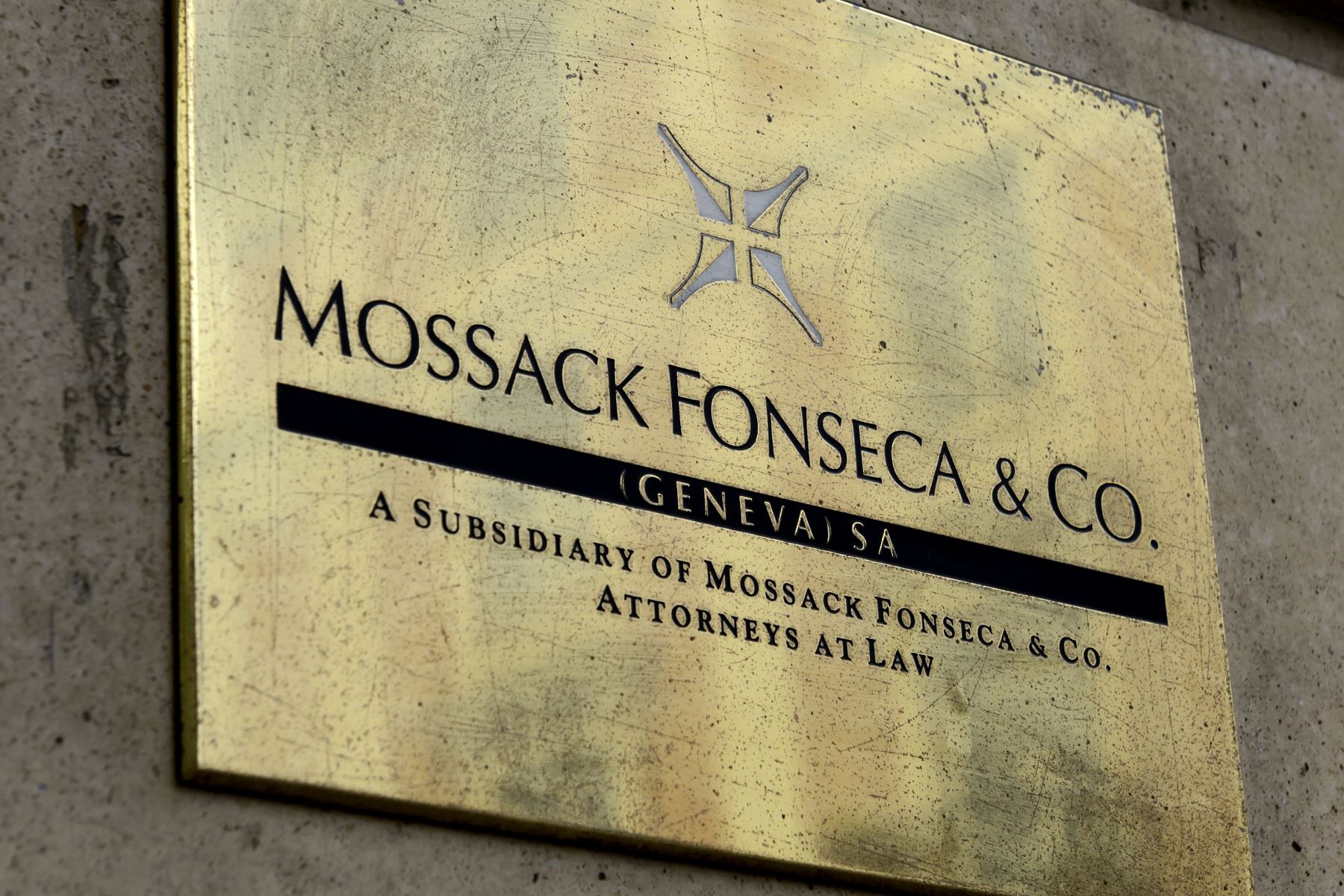 Fachada de una oficina de la empresa Mossack Fonseca. Foto: AFP.