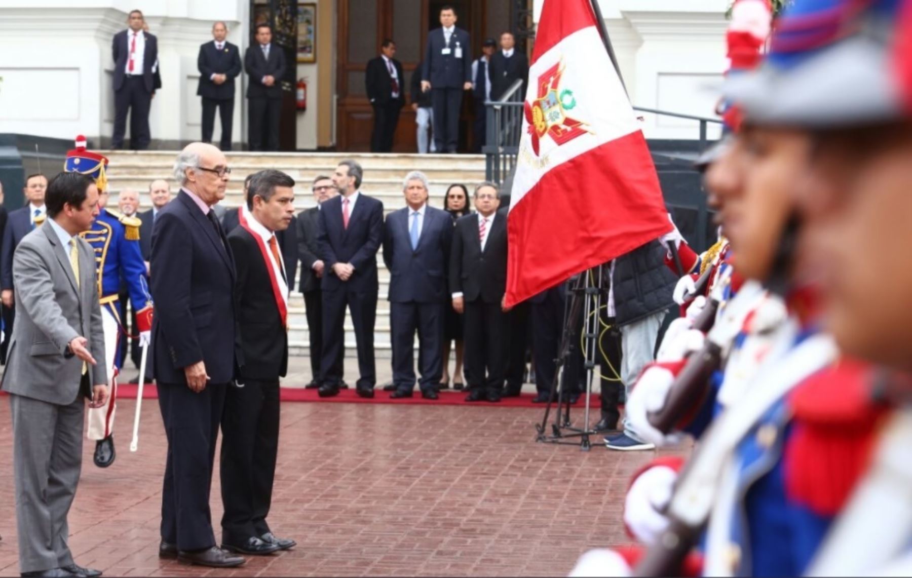 Canciller Ricardo Luna participa en ceremonia por el Día del Diplomático en el Congreso.