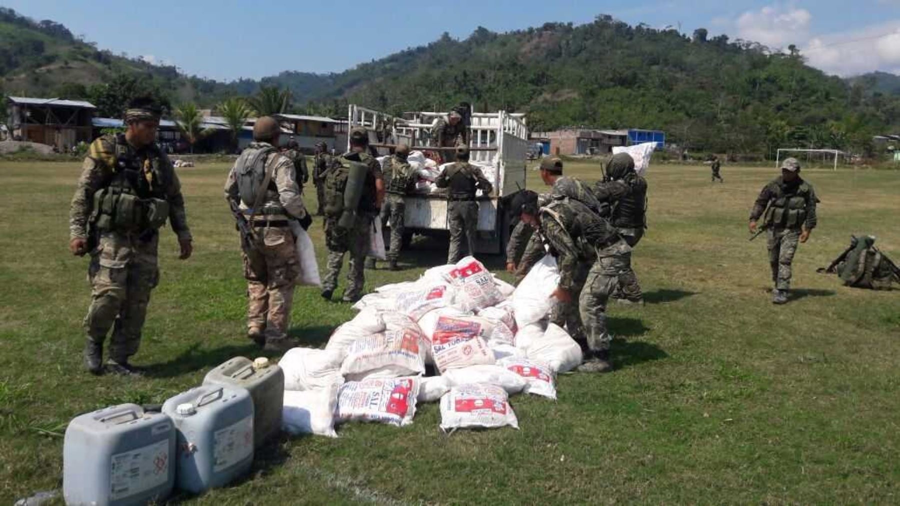 Incautación de insumos químicos y hoja de coca se realizó en el centro poblado de Mayapo, distrito de Llochegua, provincia ayacuchana de Huanta.