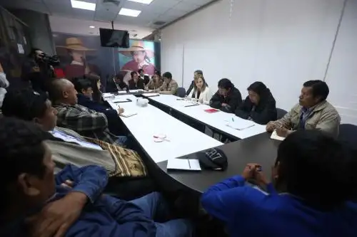 La ministra de Educación, Marilú Martens, se reunió hoy con representantes de los docentes en huelga de 12 regiones y de la zona del Vraem.