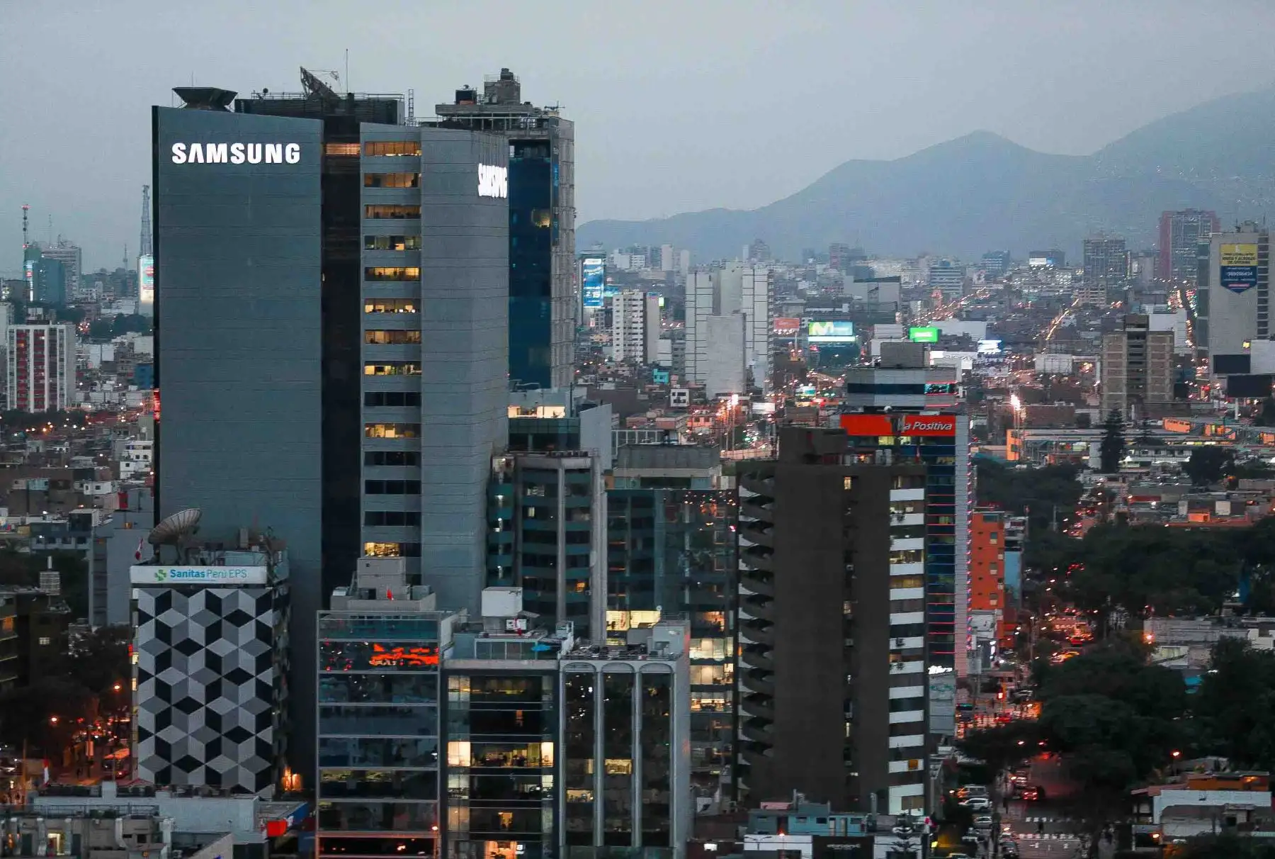 Centro financiero de Lima. Foto: ANDINA/Carlos Lezama Villantoy.