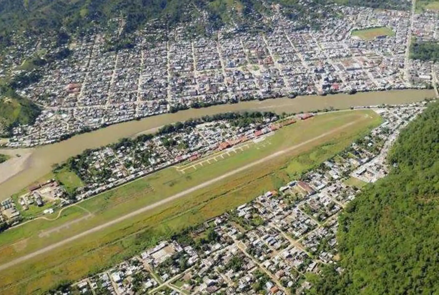 El ministro de Transportes y Comunicaciones, Juan Silva, anunció hoy que el 2022 se iniciarán las obras en tres aeródromos ubicados en Loreto, San Martín y Ucayali. Foto: ANDINA/difusión.