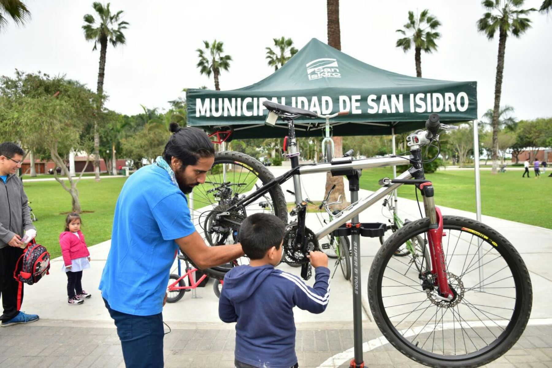 Promueven ciclismo entre los niños de San Isidro. Foto: Andina/difusión