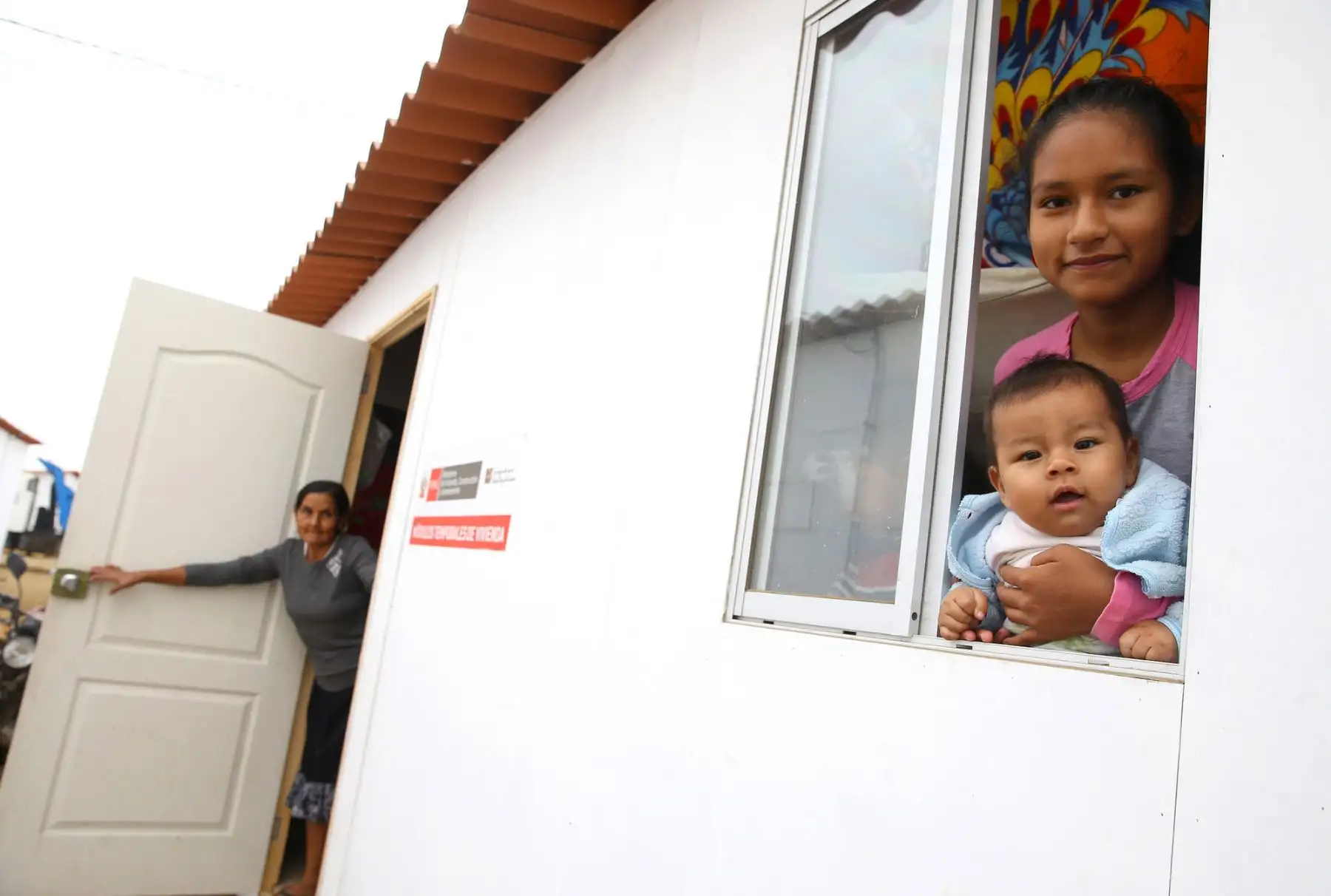 El Ministerio de Vivienda, Construcción y Saneamiento transfirió 3 millones 107,206 soles al Servicio Nacional de Capacitación para la Industria de la Construcción (Sencico) para la instalación de Módulos Temporales de Vivienda MTV que se entregarán a la población damnificada por El Niño Costero en diferentes regiones del país. ANDINA/Difusión