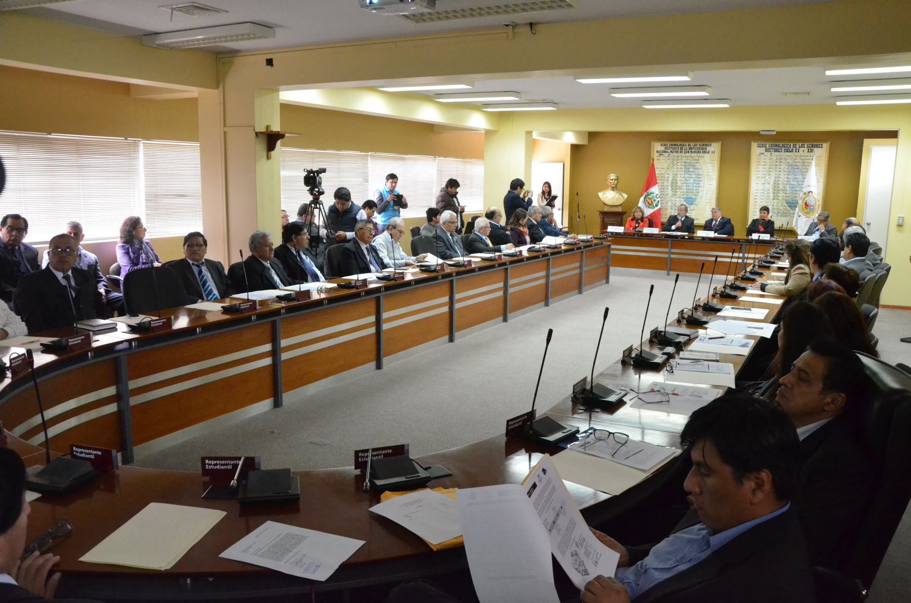 Reunión entre las autoridades sanmarquinas y del Ministerio del Interior. Foto: Andina/Difusión