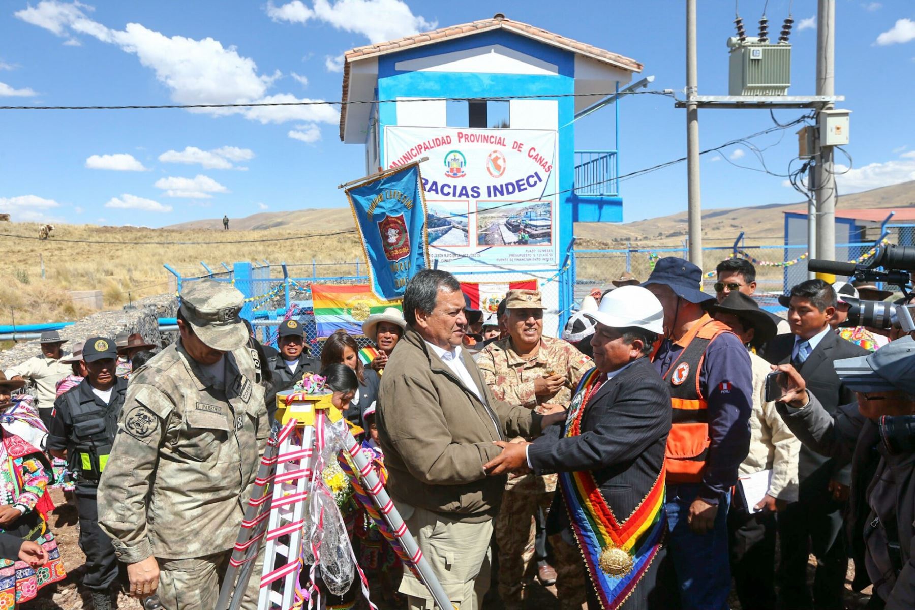 Ministro de Defensa, Jorge Nieto, inaugura obra de defensa ribereña en el distrito de Yanaoca, Cusco.