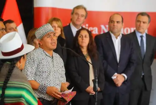LIMA-PERÚ-AGOSTO 09. Presidente Pedro Pablo Kuczynski , firmó  DS  que aprueba La Política Nacional de Lenguas Originarias, Tradición Oral e Interculturalidad y la atención a todos los ciudadanos del país, incluidos los 55 pueblos indígenas.Foto:Prensa Presidencia