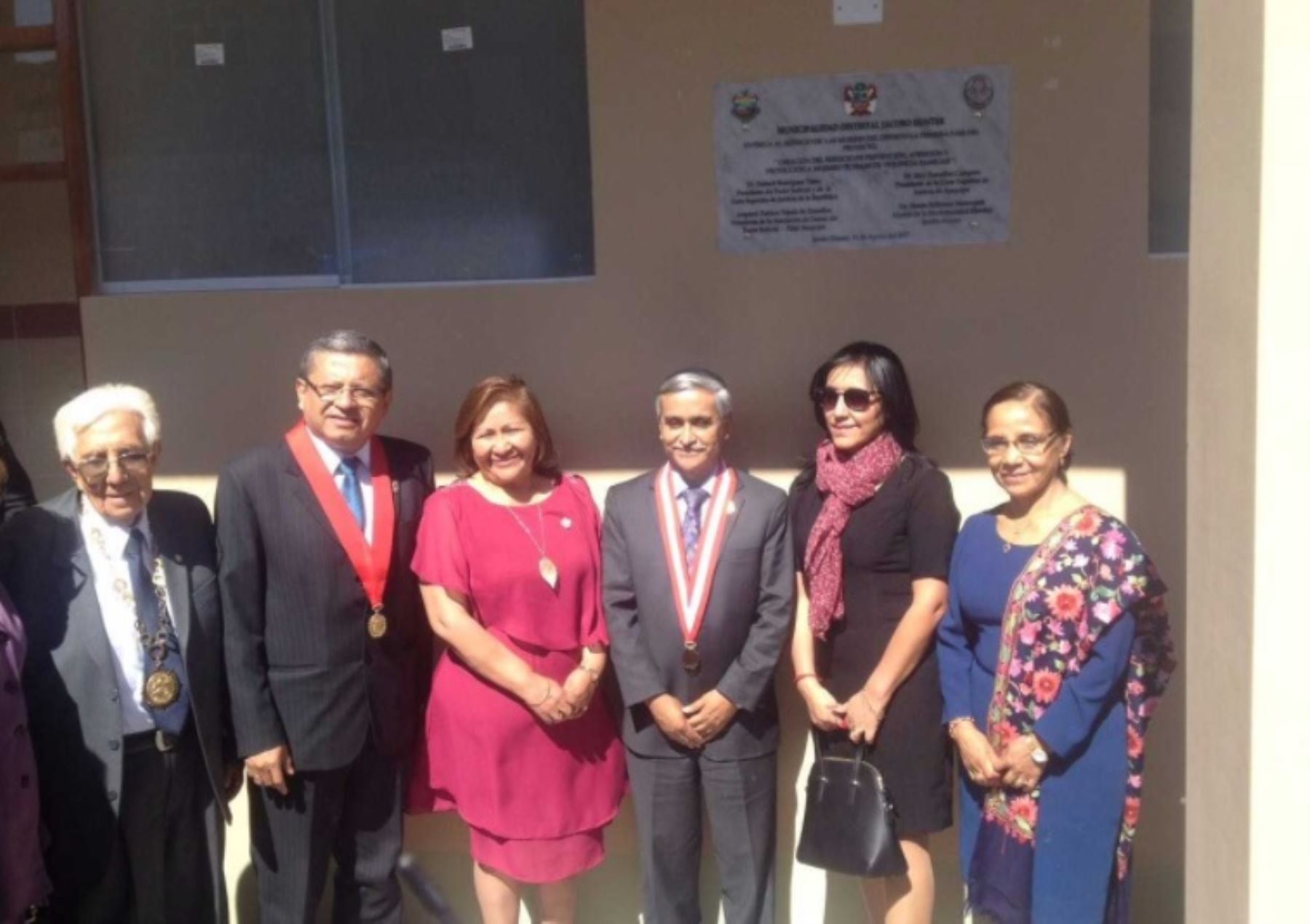 Autoridades participan en inauguración del Centro de Prevención de Mujeres Víctimas de Violencia Familiar, en la región Arequipa.
