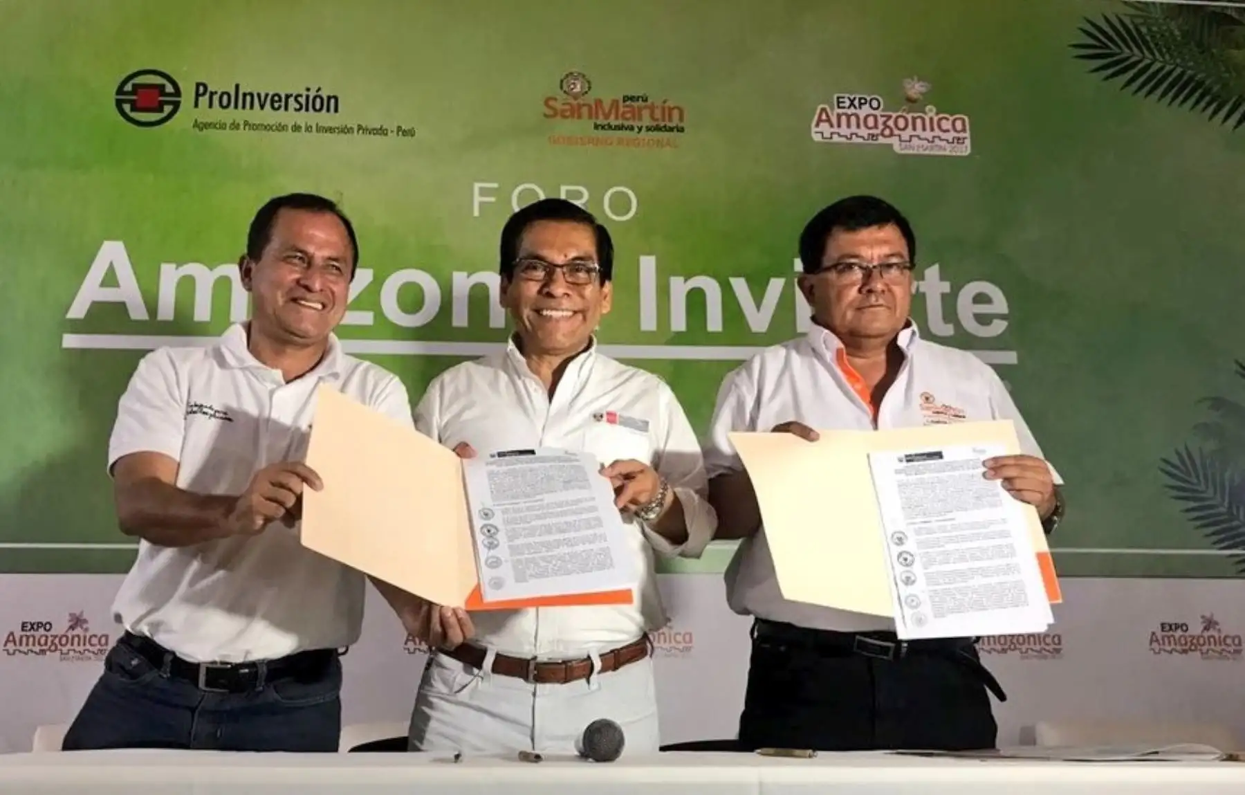 En el marco de la Expo Amazónica 2017, el ministro de Agricultura y Riego, José Manuel Hernández, y el gobernador regional de San Martín, Víctor Noriega, firmaron un convenio para titular predios rurales individuales y de comunidades indígenas, en beneficio de más de 70,000 pobladores de la región.