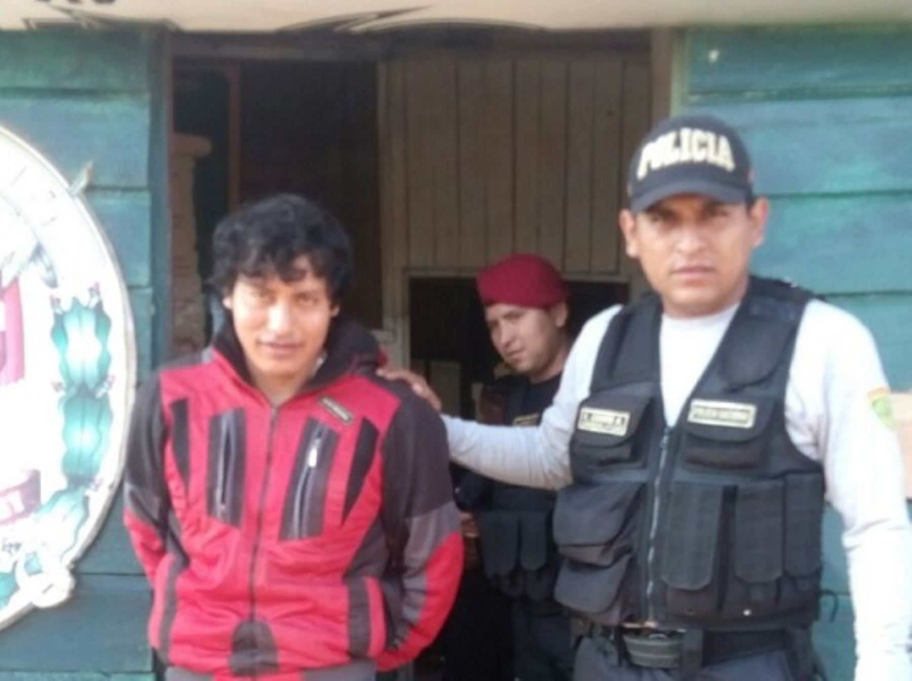 Agentes del Departamento de Emergencia de la Policía Nacional capturaron esta mañana en Madre de Dios, a Valentín Quispehuamán Cutipa (54), incluido en el Programa de Recompensas “Que ellos se cuiden” por el delito de violación sexual a una menor de edad.