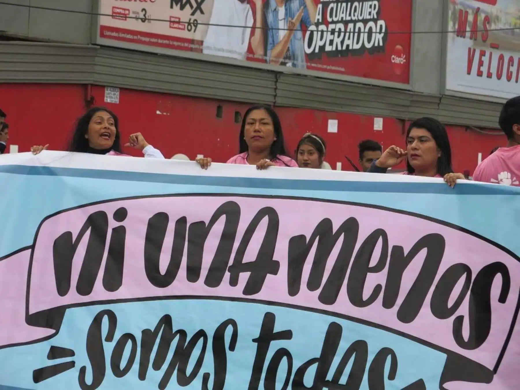 En las ciudades de Chimbote y Nuevo Chimbote decenas de organizaciones civiles y miembros de la sociedad civil se sumaron a la marcha “Ni una Menos”, realizada a nivel nacional.