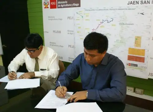Firma del contrato para construir proyecto de irrigación Amojao en Amazonas. Foto:Minagri.