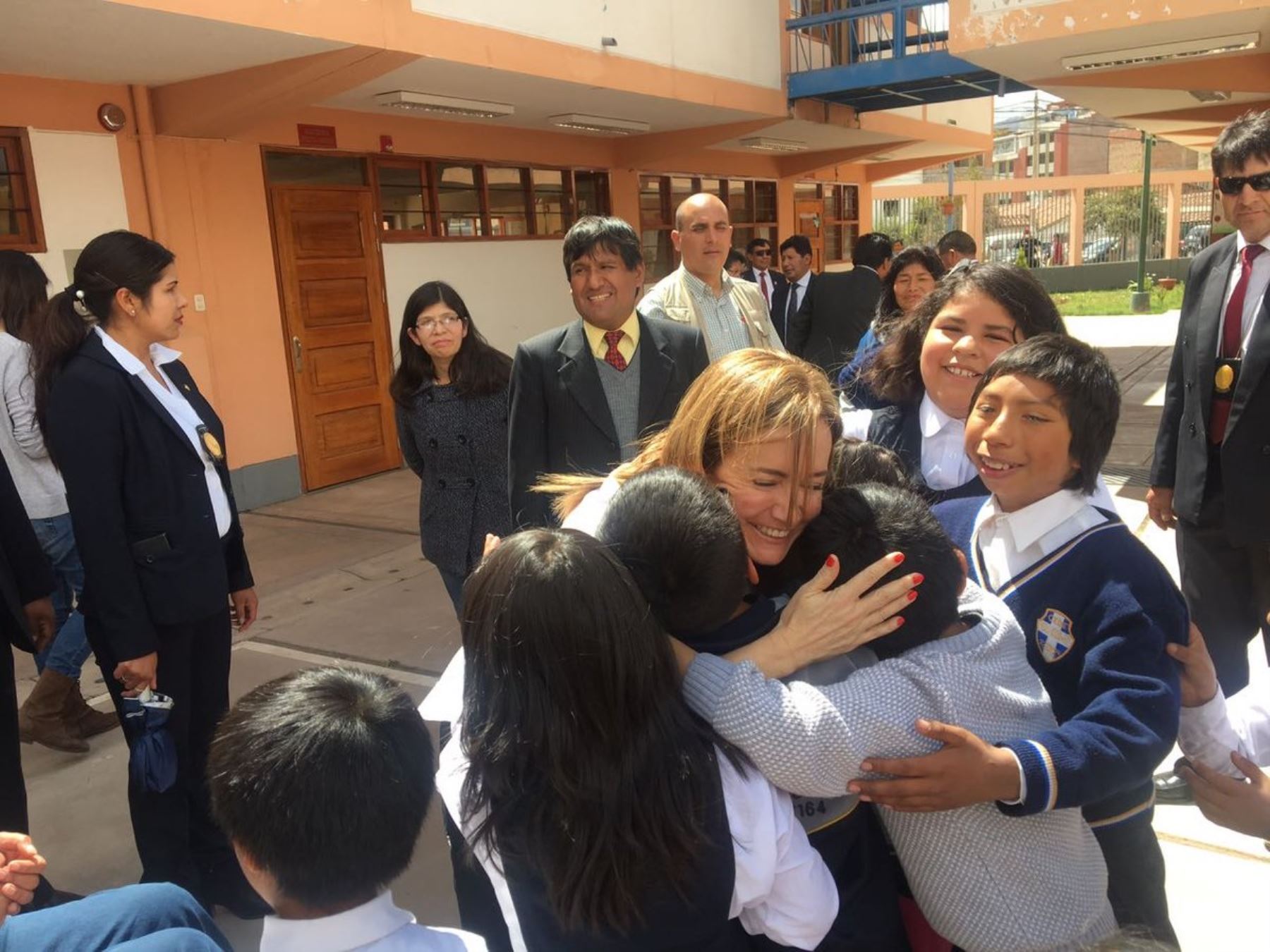 Ministra de Educación continúa verificando que los niños de Cusco estén nuevamente en las aulas.