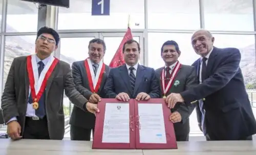 El ministro de Transportes y Comunicaciones, Bruno Giuffra, anunció el mejoramiento de la vía Huánuco-La Unión-Huallanca, proyecto esperado por la población de Huánuco, que brindará mayores facilidades para el transporte de personas y de productos de la zona.
