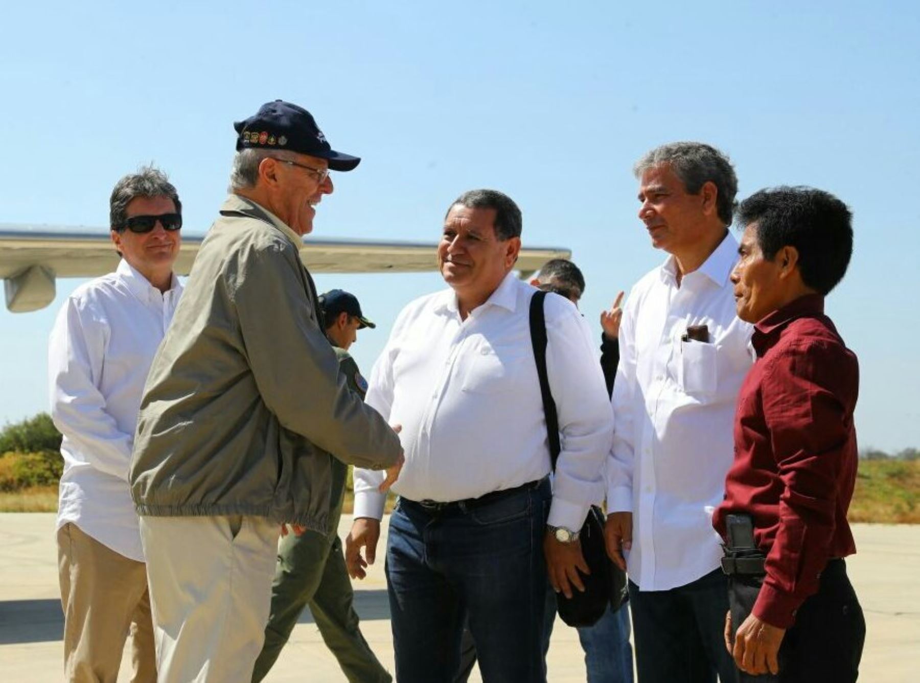 Presidente Pedro Pablo Kuczynski inspecciona  construcción de puente en Pïura.