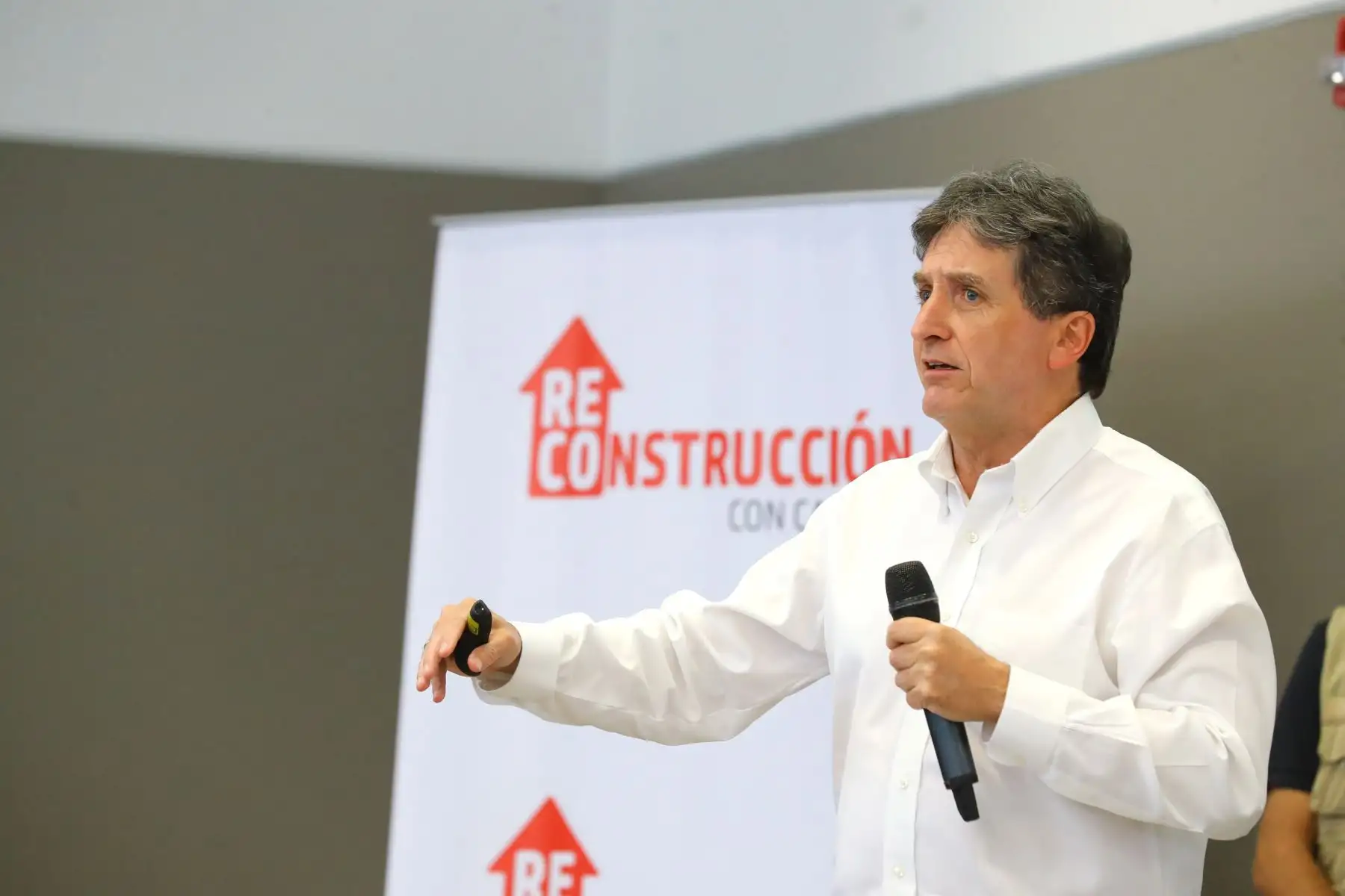 Las obras de prevención y rehabilitación tras el impacto de El Niño Costero en la región Lambayeque empezarán en setiembre próximo y demandarán una inversión de 3,005 millones de soles, informó el director ejecutivo de la Autoridad para la Reconstrucción con Cambios, Pablo de la Flor. ANDINA/Prensa Presidencia