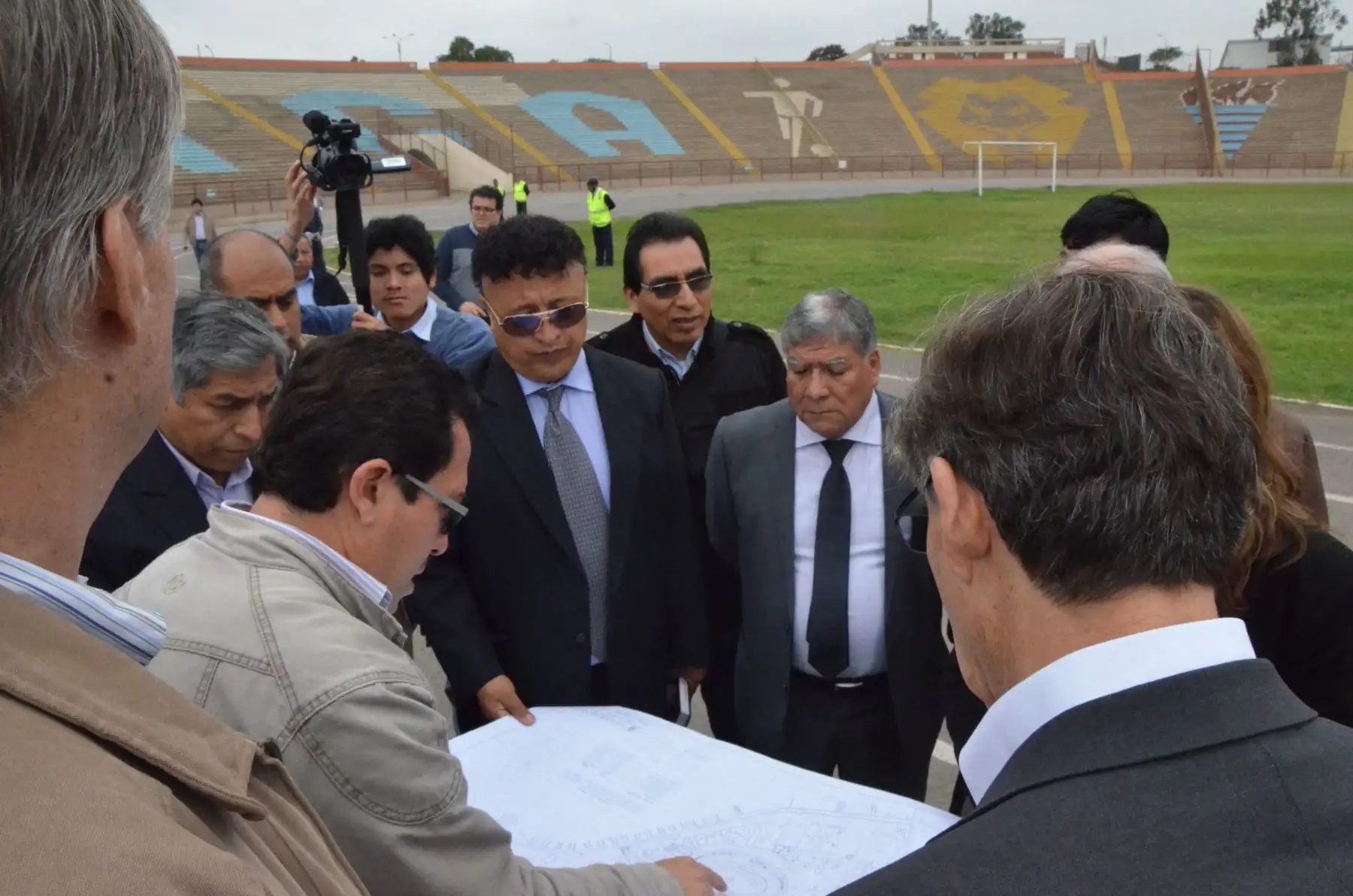 El rector de la UNMSM, Orestes Cachay, recibió a los ilustres visitantes