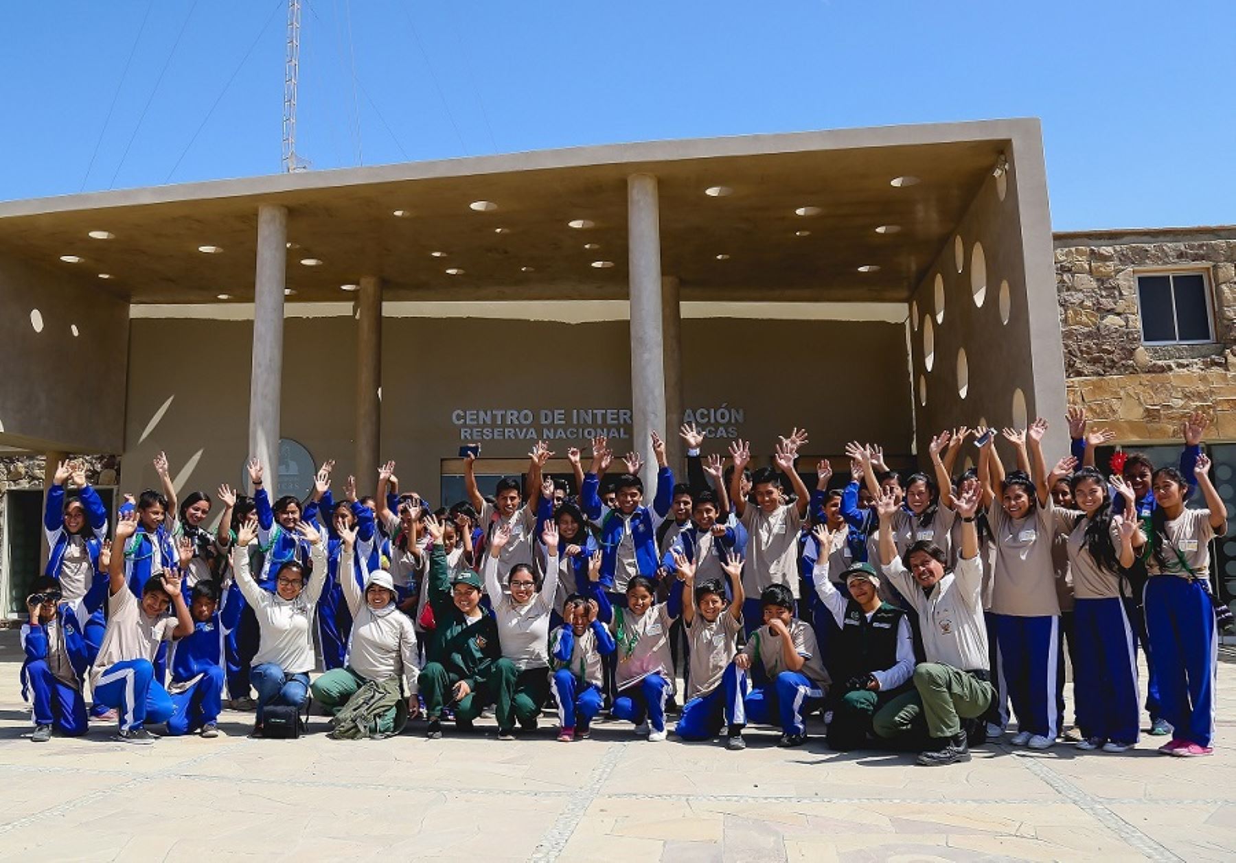 Más de 360 niños de las instituciones educativas del distrito de Paracas y San Andrés, provincia de Pisco, formarán parte de los talleres de capacitación para convertirse en miniguardaparques de la Reserva Nacional de Paracas (Ica), informó el Servicio Nacional de Áreas Naturales Protegidas por el Estado (Sernanp).