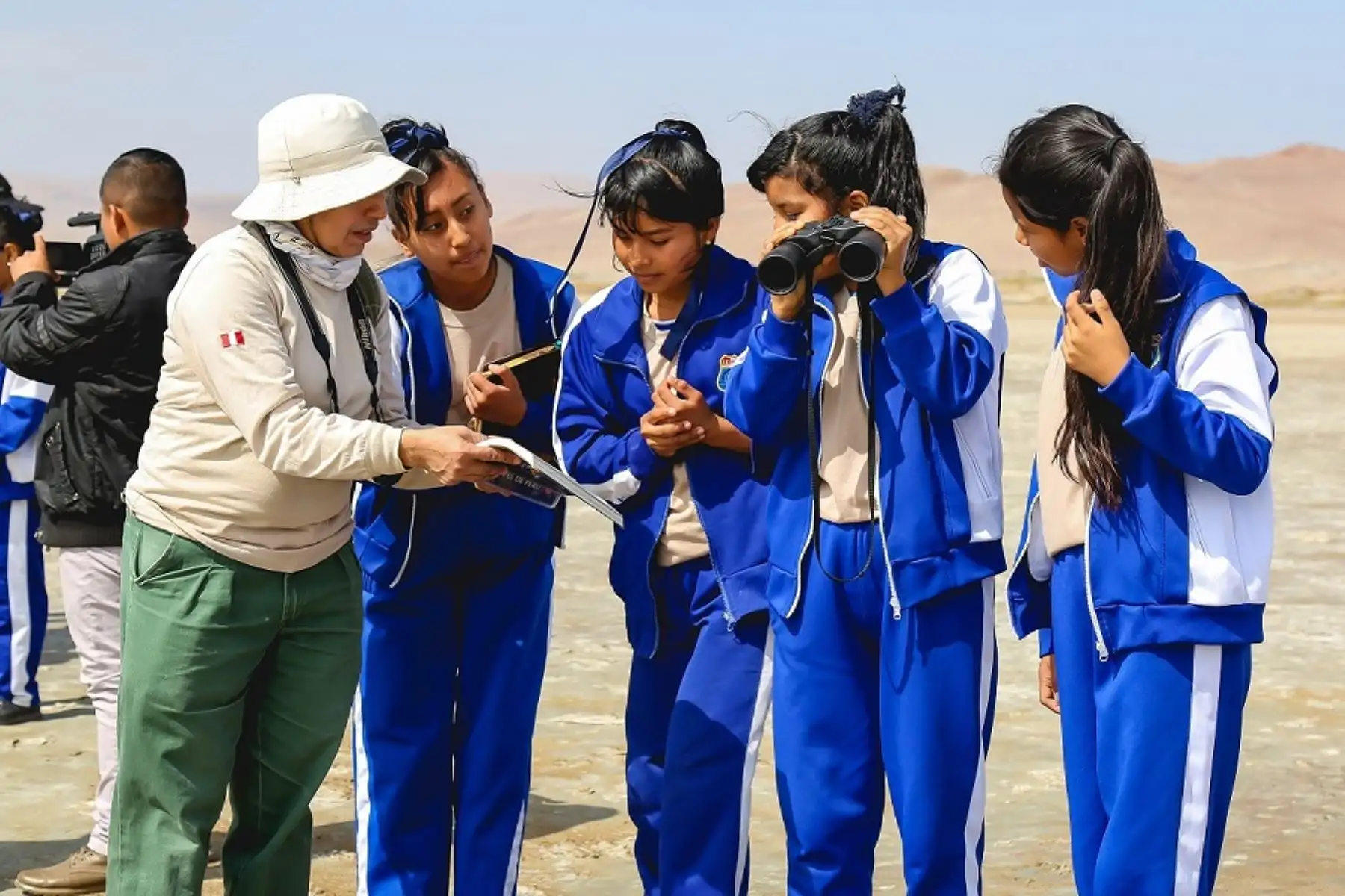 Más de 360 niños de las instituciones educativas del distrito de Paracas y San Andrés, provincia de Pisco, formarán parte de los talleres de capacitación para convertirse en miniguardaparques de la Reserva Nacional de Paracas (Ica), informó el Servicio Nacional de Áreas Naturales Protegidas por el Estado (Sernanp).