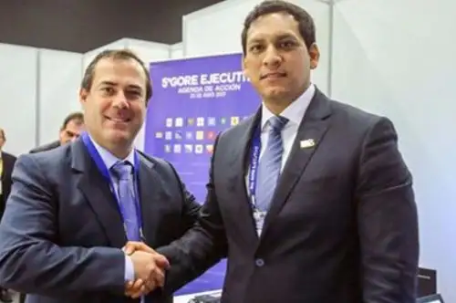 El gobernador regional de La Libertad, Luis Valdez Farías, informó hoy que en el marco del 5° Gore Ejecutivo sostuvo una reunión con el ministro de Transportes y Comunicaciones, Bruno Giuffra, en la cual se anunció que mañana se lanzará la licitación para la elaboración del expediente técnico para el tema de la erosión costera y se agilizará la ampliación del aeropuerto de Trujillo.