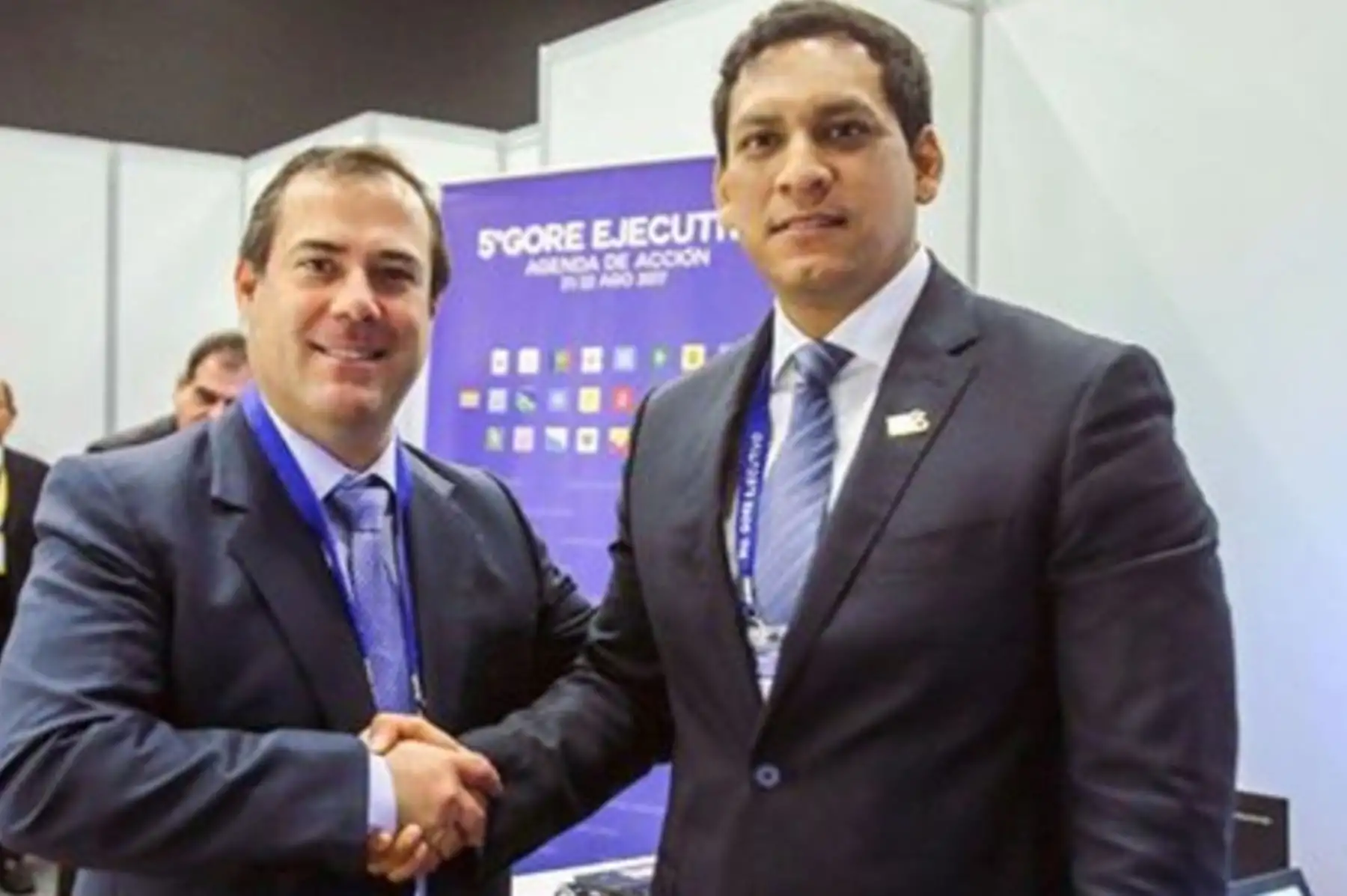 El gobernador regional de La Libertad, Luis Valdez Farías, informó hoy que en el marco del 5° Gore Ejecutivo sostuvo una reunión con el ministro de Transportes y Comunicaciones, Bruno Giuffra, en la cual se anunció que mañana se lanzará la licitación para la elaboración del expediente técnico para el tema de la erosión costera y se agilizará la ampliación del aeropuerto de Trujillo.