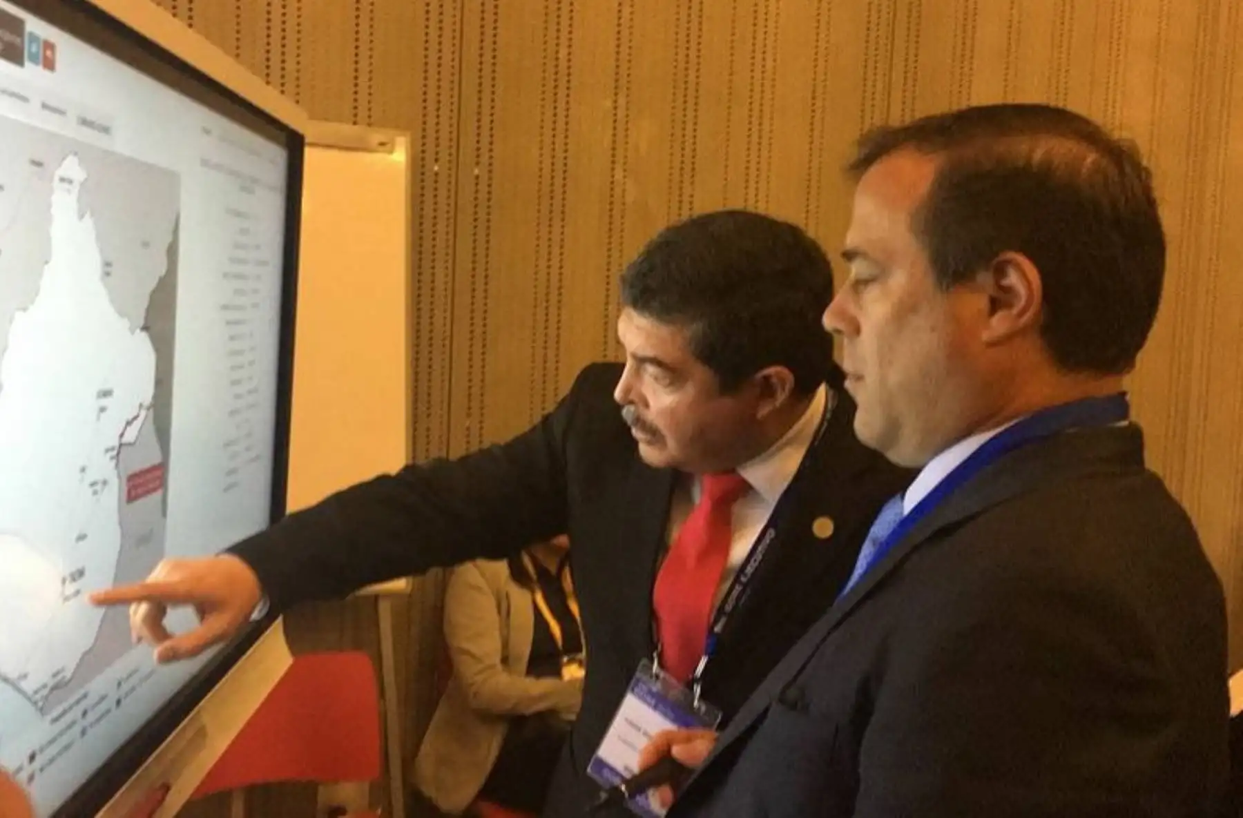 El gobernador regional de Tacna, Omar Jiménez, destacó hoy que en su participación en el 5° Gore Ejecutivo impulsa la construcción del corredor bioceánico sur, con una visión geopolítica, que permitirá convertir a Tacna en un polo de desarrollo en ese eje económico.