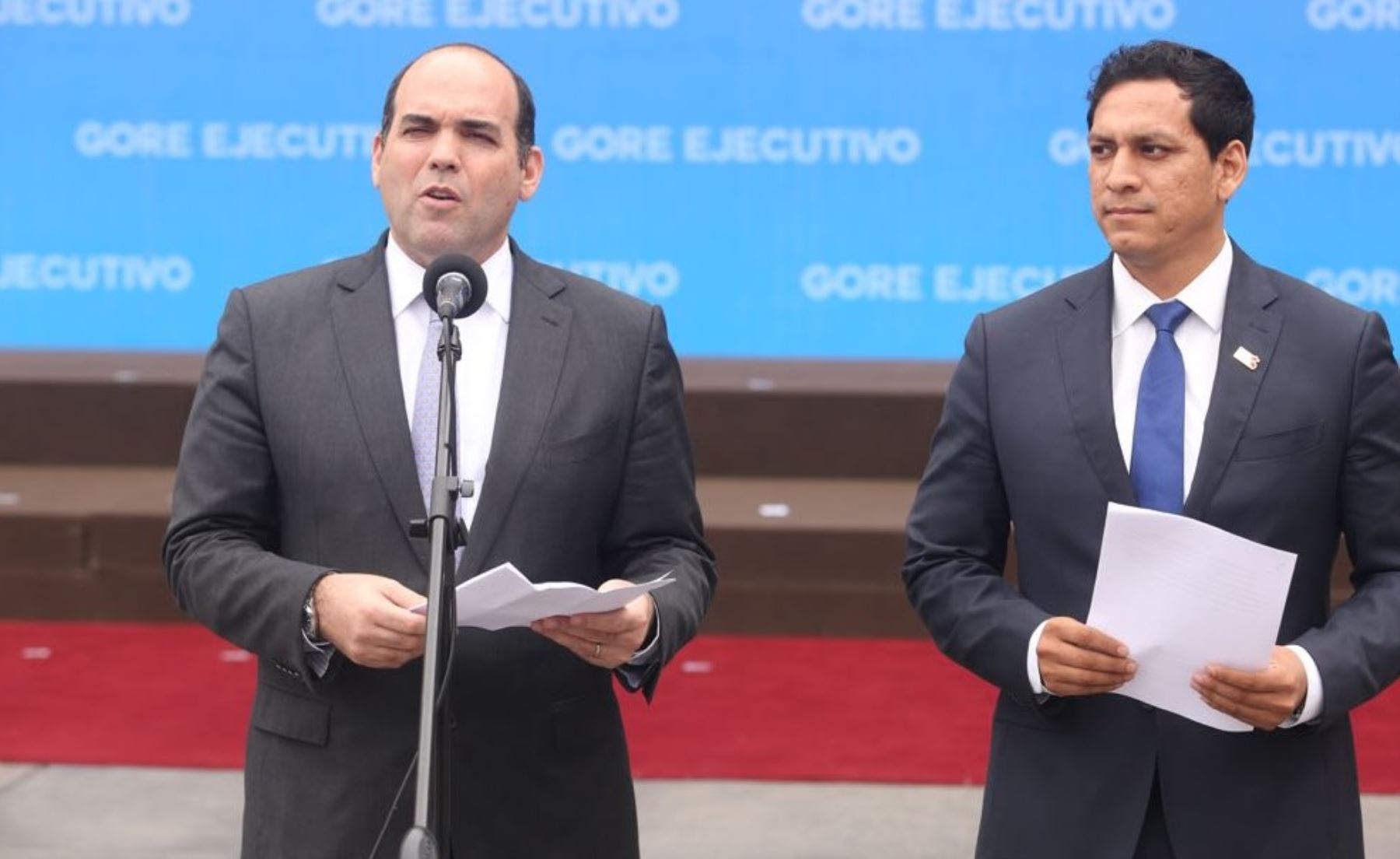 Presidente del Consejo de Ministros, Fernando Zavala; junto con gobernador regional de La Libertad y presidente de la Asamblea Nacional de Gobiernos Regionales, Luis Valdez.